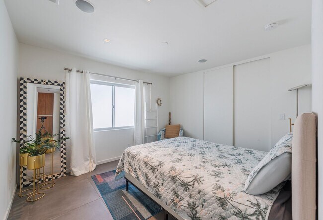 Building Photo - Stunning Custom Home in Del Rey