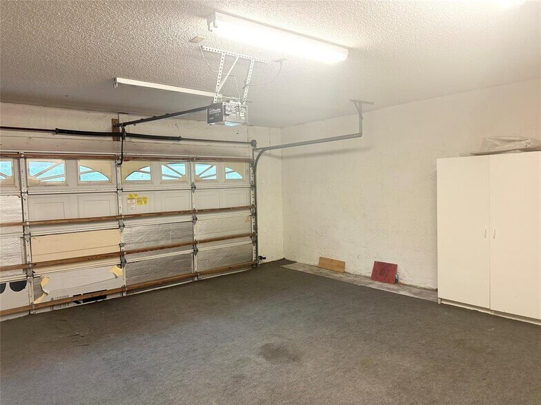 Building Photo - 10461 NW 12th Ct