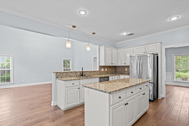 Building Photo - 4117 Chastain Dr