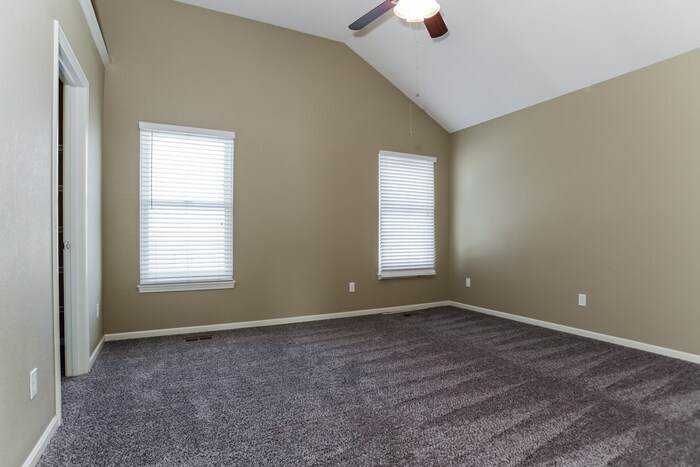 Building Photo - 13060 NW Oakview Dr