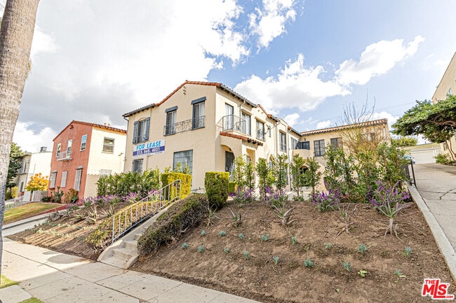 Primary Photo - 1156 Bronson Ave