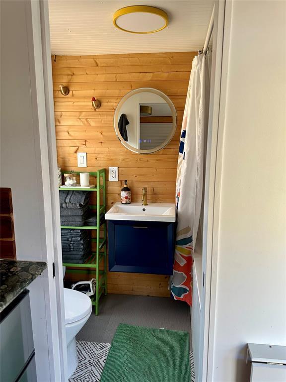 Building Photo - 2507 East Side Dr