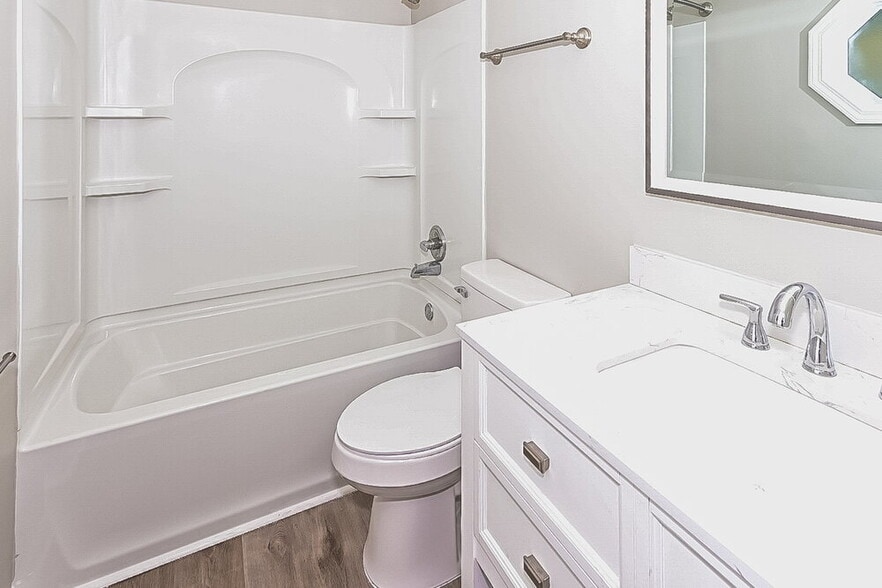 Building Photo - 1960 Chimneyrock Blvd E