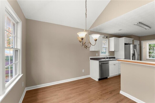 Building Photo - 16 Valleyside Dr