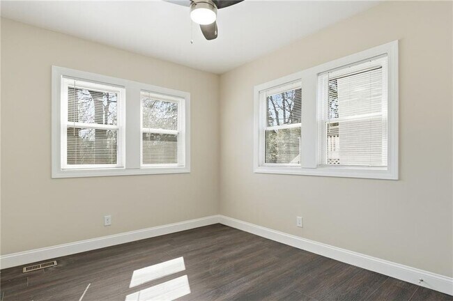 Building Photo - 393 8th St NE