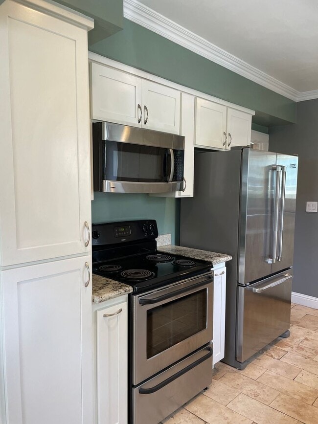 Building Photo - Single Family Home in East Sacramento W/Pool