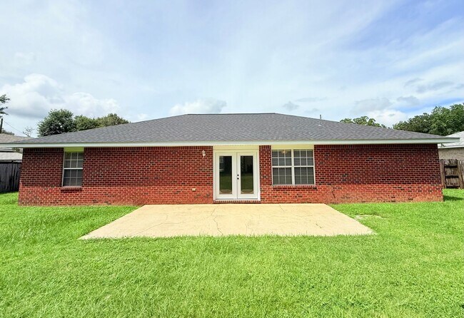 Building Photo - Beautiful 3/2 With Flex Room - Pace