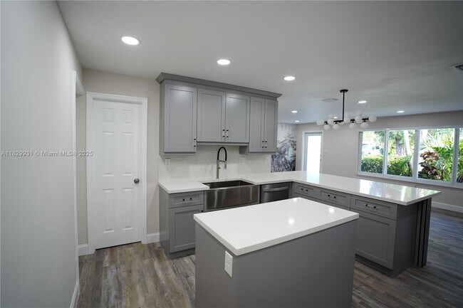 Building Photo - 2573 Conroy Dr