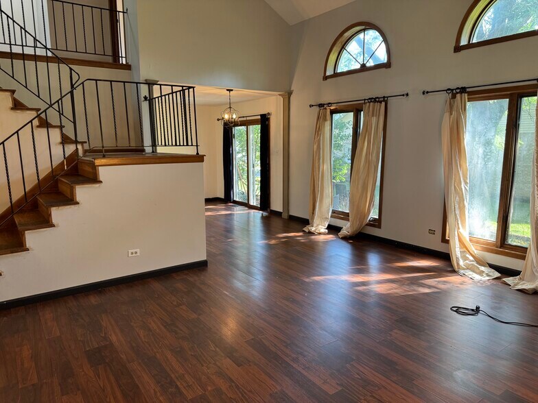 Building Photo - 17573 Pheasant Dr