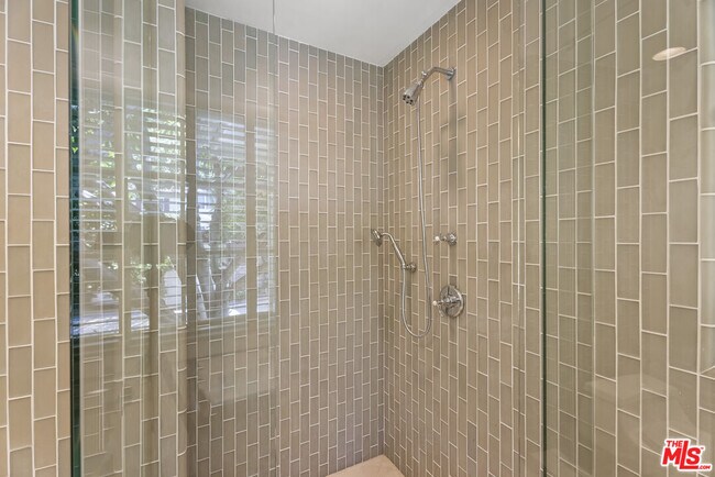 Building Photo - 10630 Somma Way