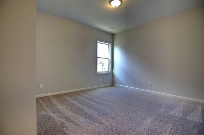 Building Photo - 7731 Silk Tree Pointe