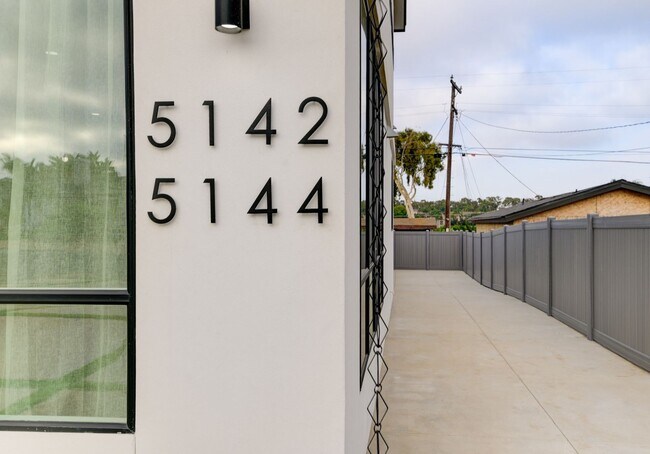 Building Photo - 5142 Los Robles Dr