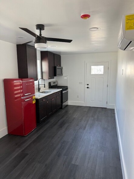 Building Photo - 823 E Cypress St