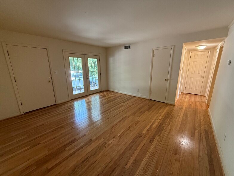 Building Photo - 425 S Church St