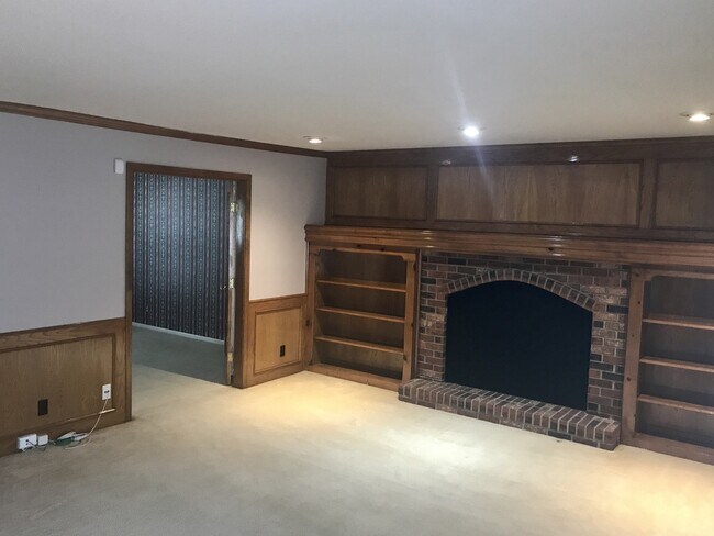Building Photo - {15031} Charming Two Story Home + Huge, Fenced Yard + Cul de Sac