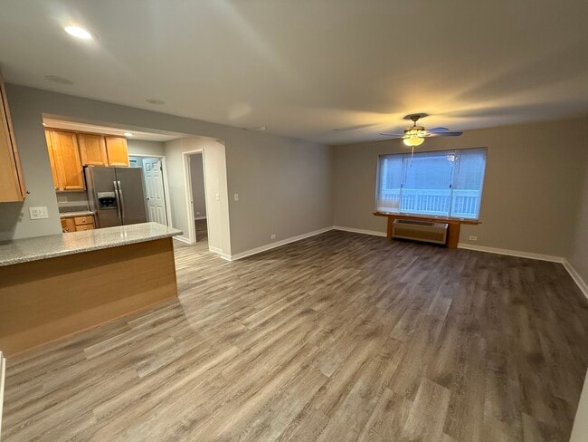 Building Photo - 744 W Gordon Terrace