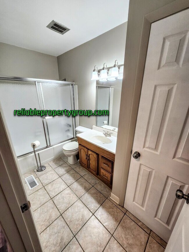 Building Photo - New Listing - Fort Wayne