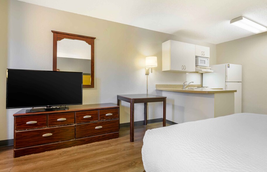 Building Photo - Furnished Studio-Roanoke - Airport