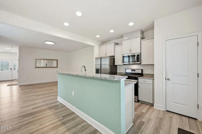 Building Photo - Lease OR Lease to Own