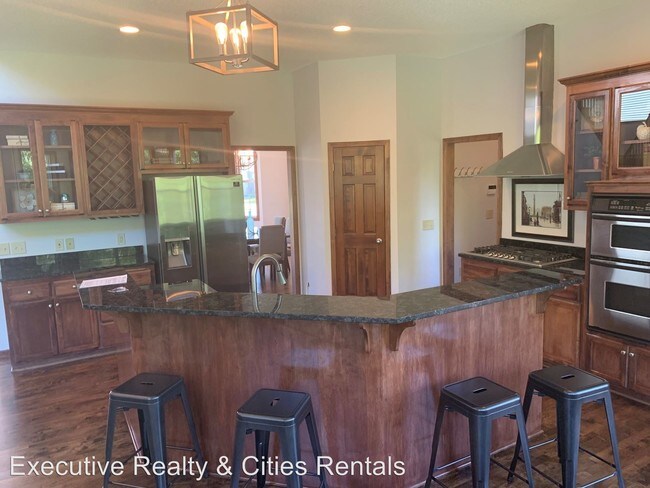 Building Photo - 6 br, 4 bath House - 6086 Summit Curve S