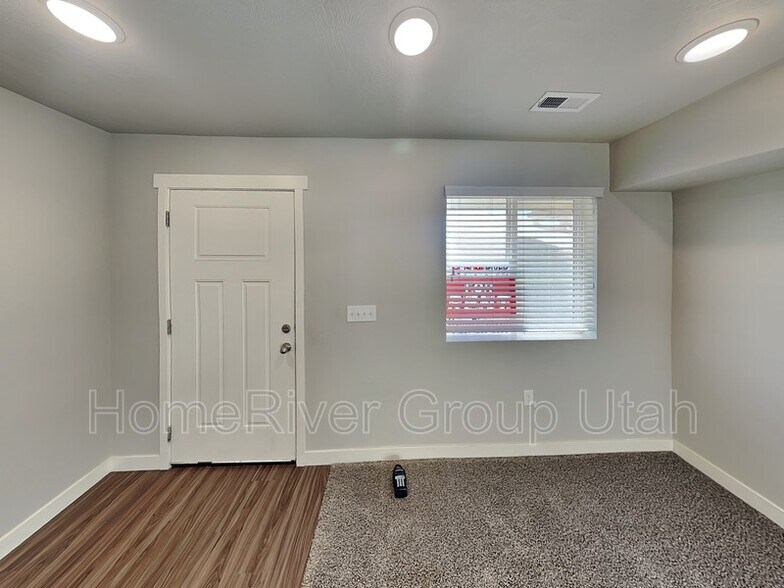 Building Photo - 8192 N Boulder Ln