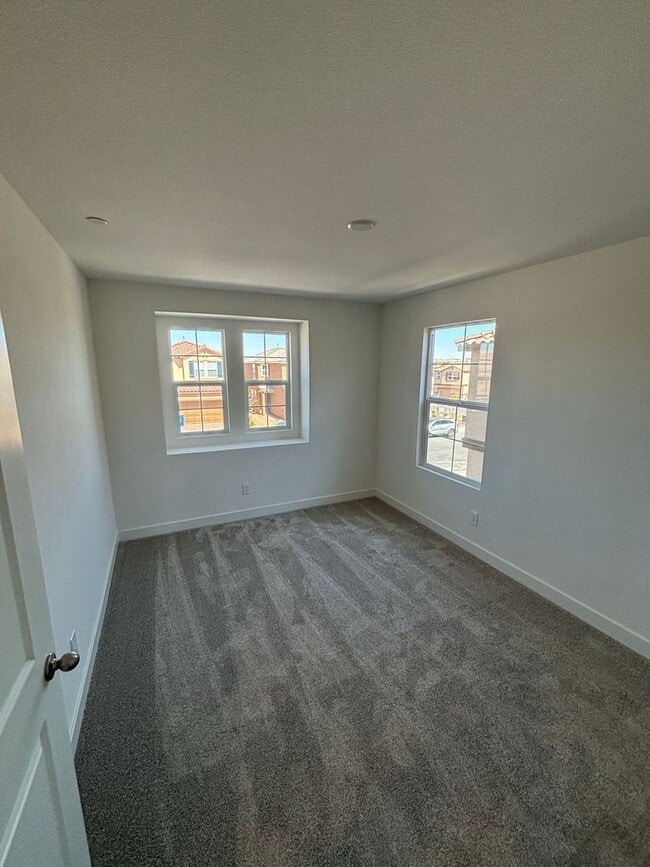 Building Photo - Modern 2-Story in Inspirada 4 Bed 3 Bath, Loft, Downstairs Bed & Open Floorplan