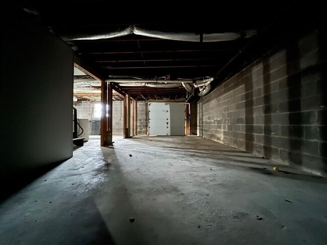 Building Photo - COMING SOON- 4bed/1.5bath for rent!