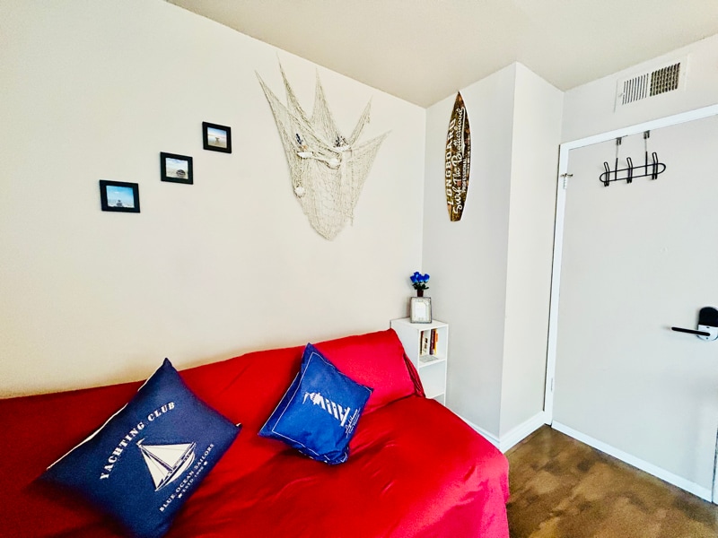 Building Photo - 604 17th St