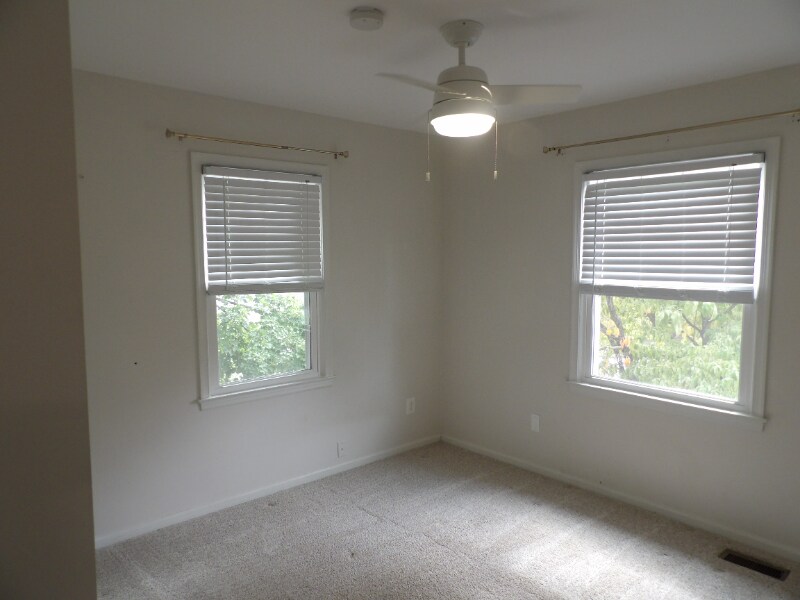 Building Photo - 413 Forest Ct