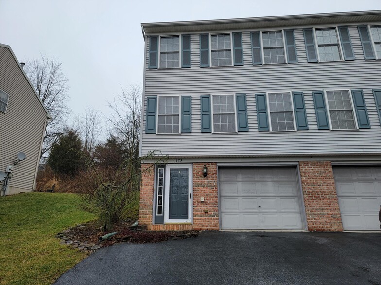 Building Photo - 673 Rockwood Dr