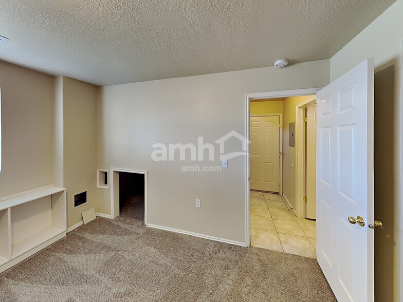 Building Photo - 2397 S 3000 W