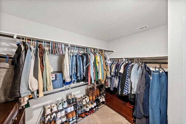 Building Photo - Charming Modern Home with Premium Amenitie...