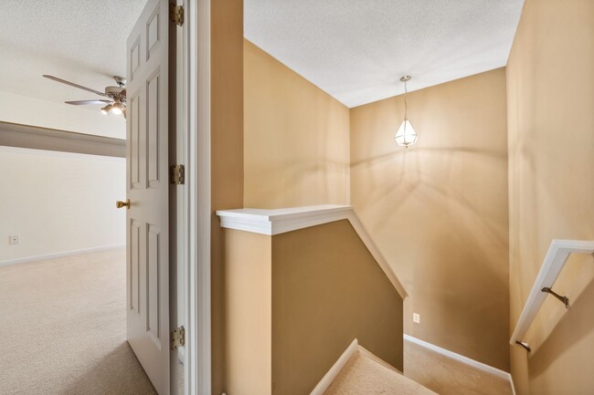 Building Photo - Available Now! 3-bedroom home with off str...