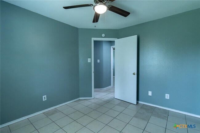 Building Photo - 1601 Benttree Dr