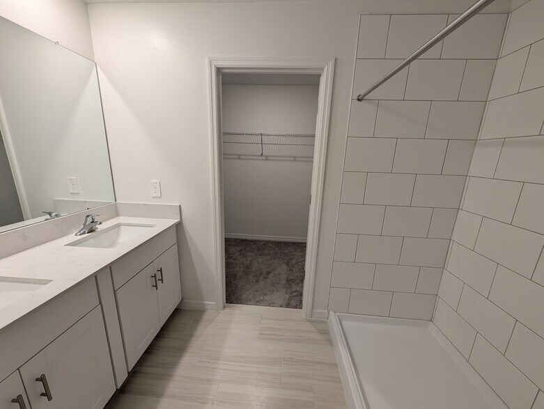 Building Photo - 34990 Gravelly Dr