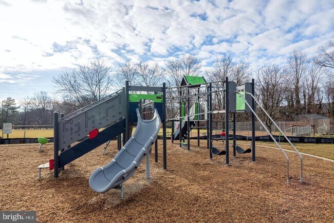 Building Photo - 10755 Fairgrounds Dr