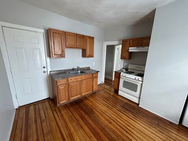 Building Photo - 835 Broadway