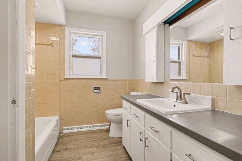 Building Photo - 10203 Shadowlane Ave