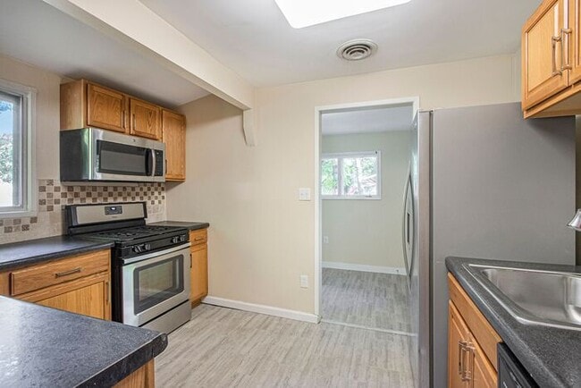 Building Photo - $1660 Contemporary remodeled 3-bedroom, 1-bath single-family ranch