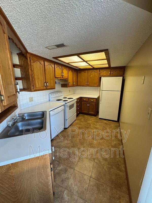 Building Photo - 510 E Elm St