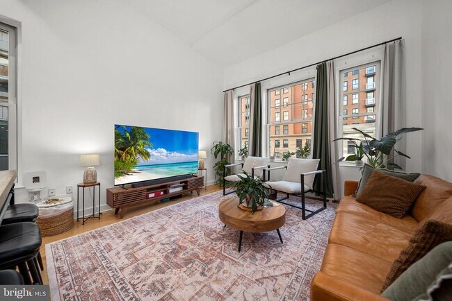 Building Photo - 675 E St NW