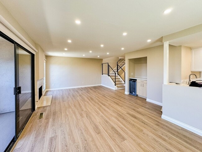 Building Photo - Luxurious Coastal Living: Fully Remodeled 3-Bed, 3.5-Bath with Ocean Views in Sea Point