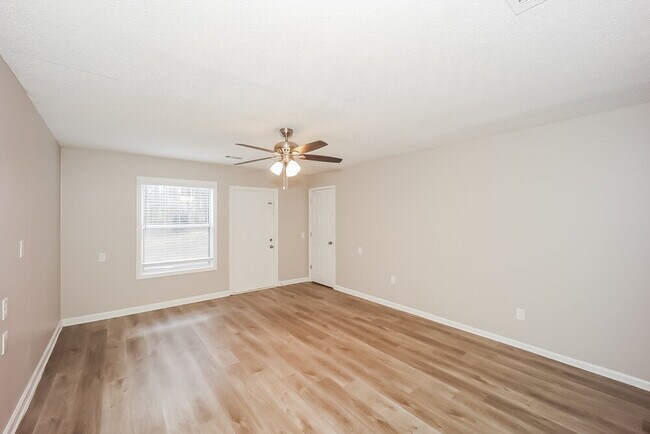 Building Photo - 2061 Poplar Rd