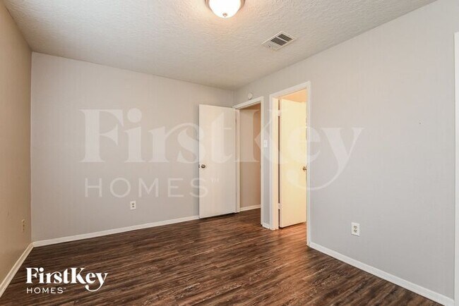 Building Photo - 2718 N Brompton Dr