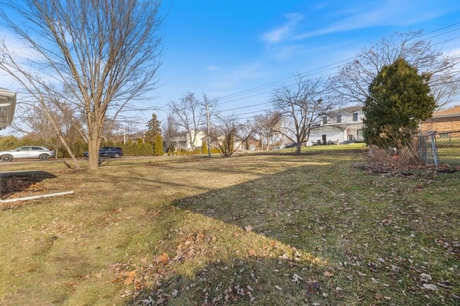 Building Photo - 503 S Benton St