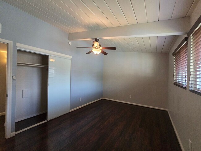 Building Photo - 5539 Baja Dr