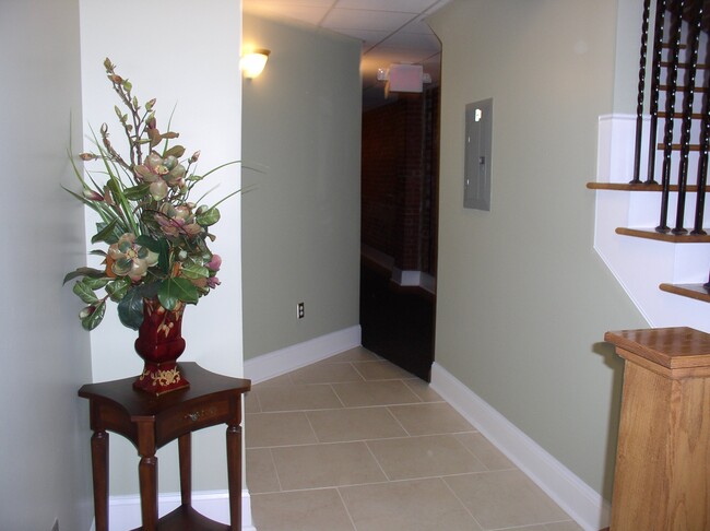 Back Lobby - 417 Evans St