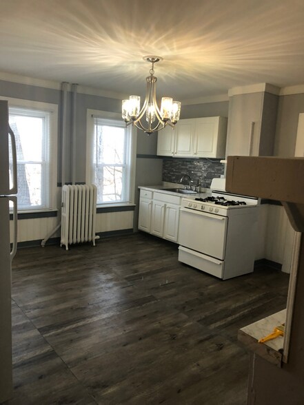 Building Photo - 12 Arch St