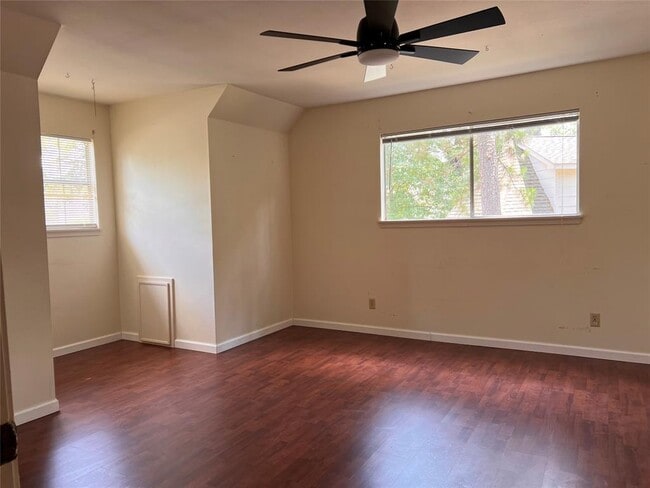 Building Photo - 8210 Hollyleaf Dr