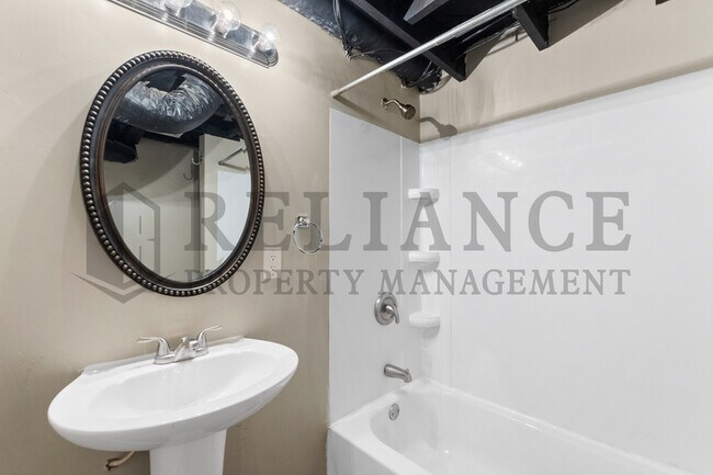 Building Photo - 1401 W 34th St S